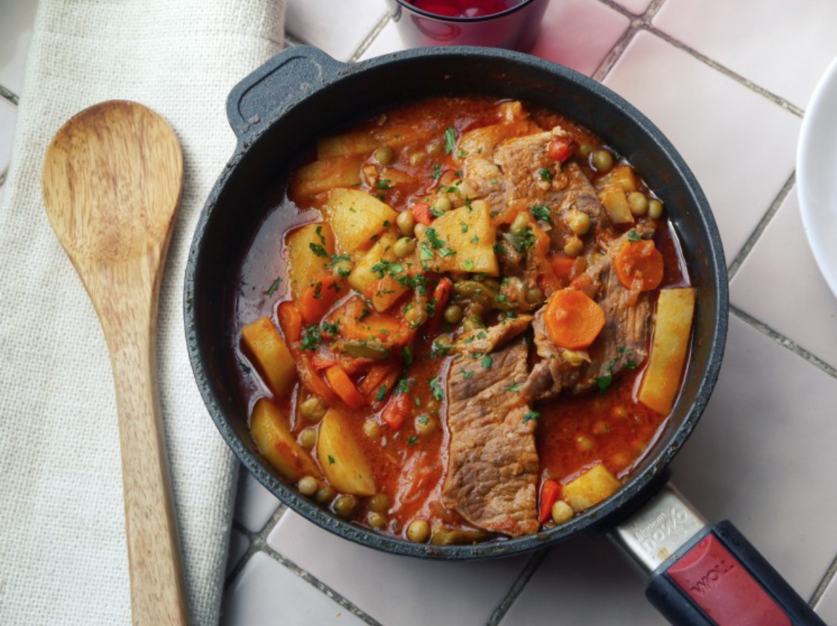 Ensalada de pimientos asados atún y huevo con bifes a la portuguesa